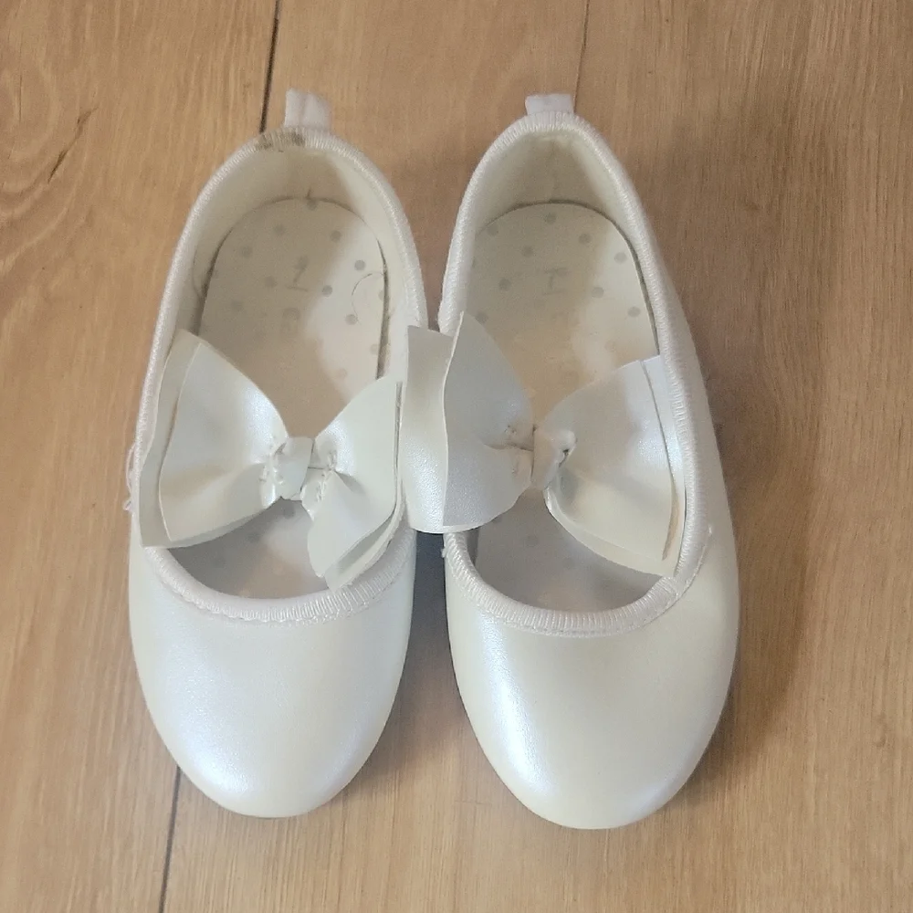 Carter's Ivory Kids Dress Shoes with Bow